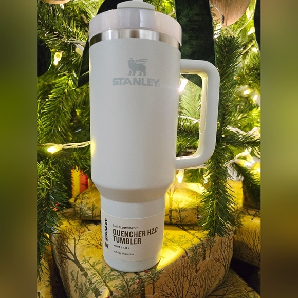 Stanley White Quencher H2.0 Tumbler - Picture 2 of 7